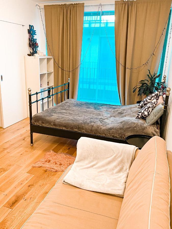 Lovely Studio Apartment, Free Parking 1,55 Hight Praha Bagian luar foto