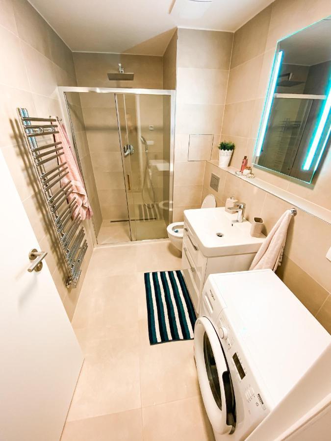Lovely Studio Apartment, Free Parking 1,55 Hight Praha Bagian luar foto
