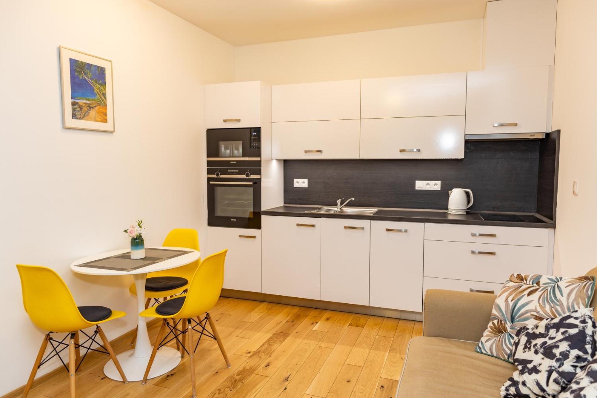 Lovely Studio Apartment, Free Parking 1,55 Hight Praha Bagian luar foto