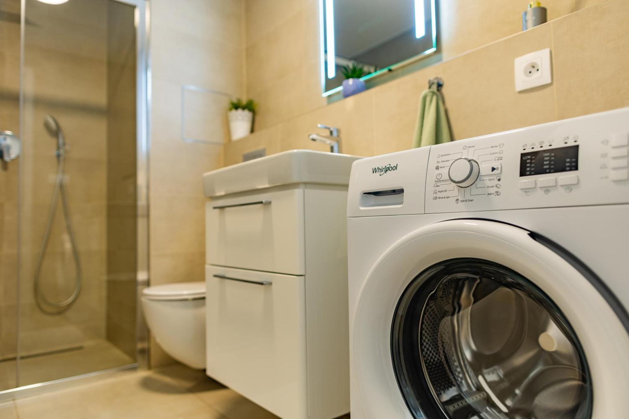 Lovely Studio Apartment, Free Parking 1,55 Hight Praha Bagian luar foto