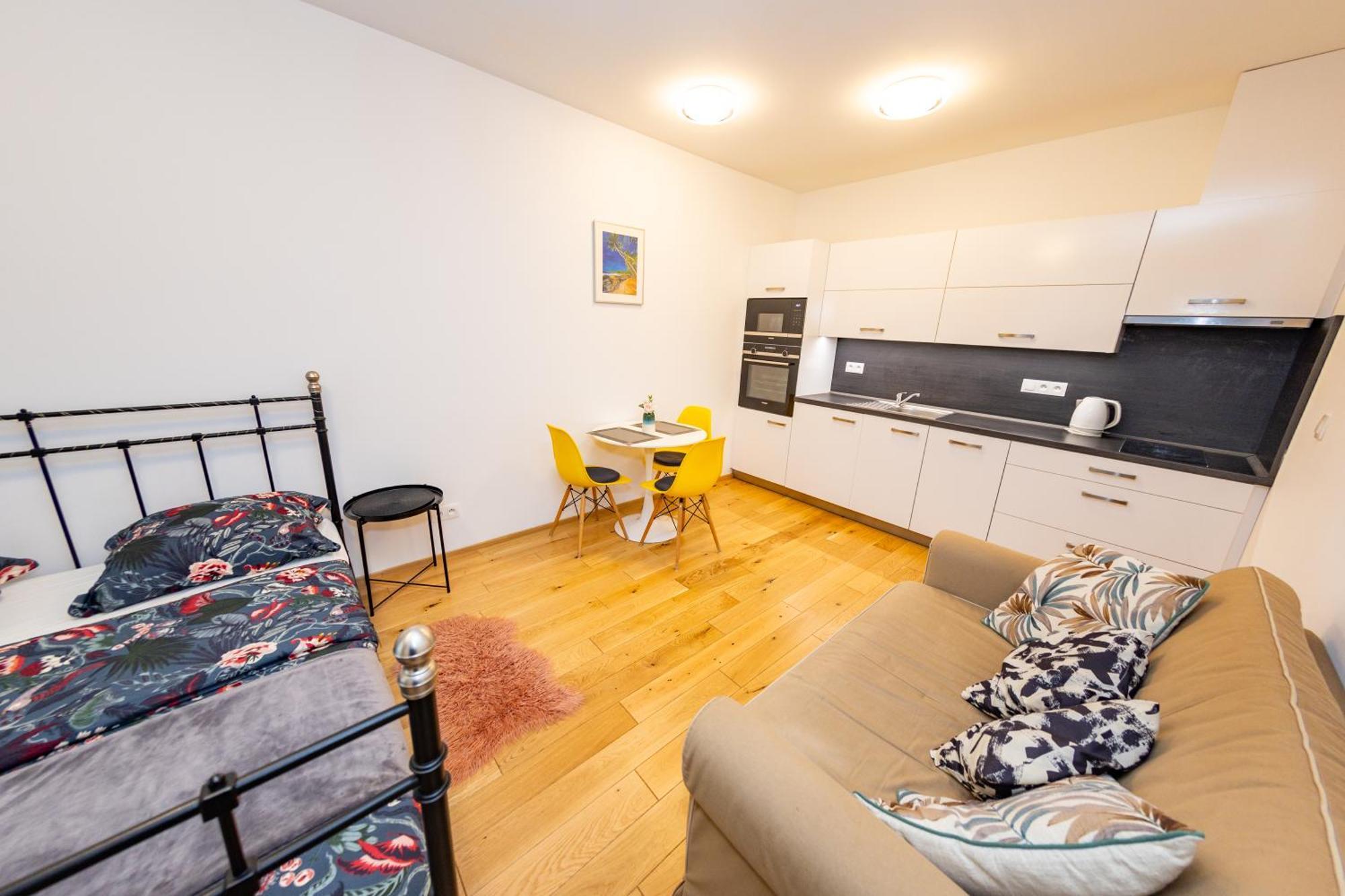 Lovely Studio Apartment, Free Parking 1,55 Hight Praha Bagian luar foto