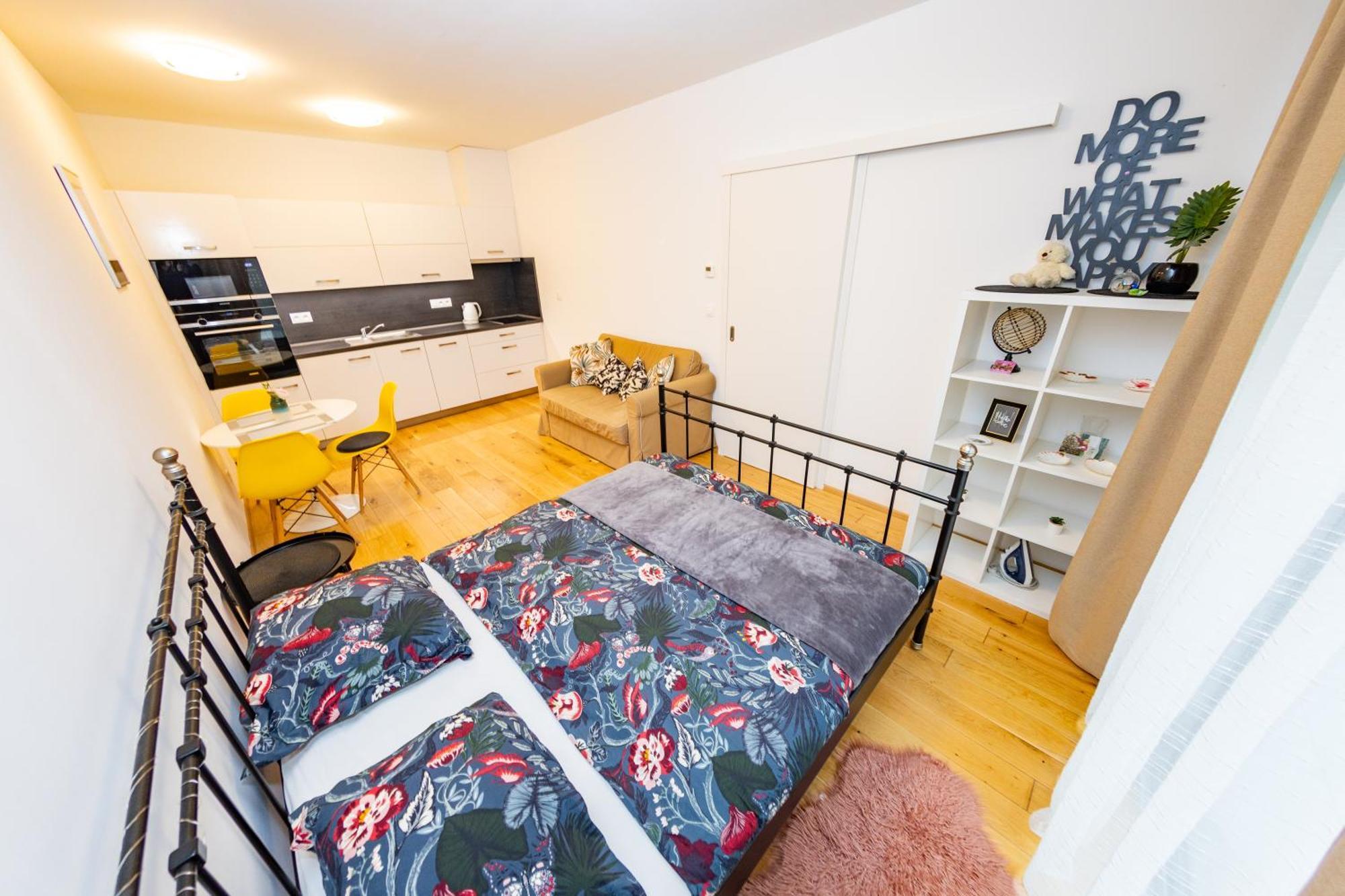 Lovely Studio Apartment, Free Parking 1,55 Hight Praha Bagian luar foto