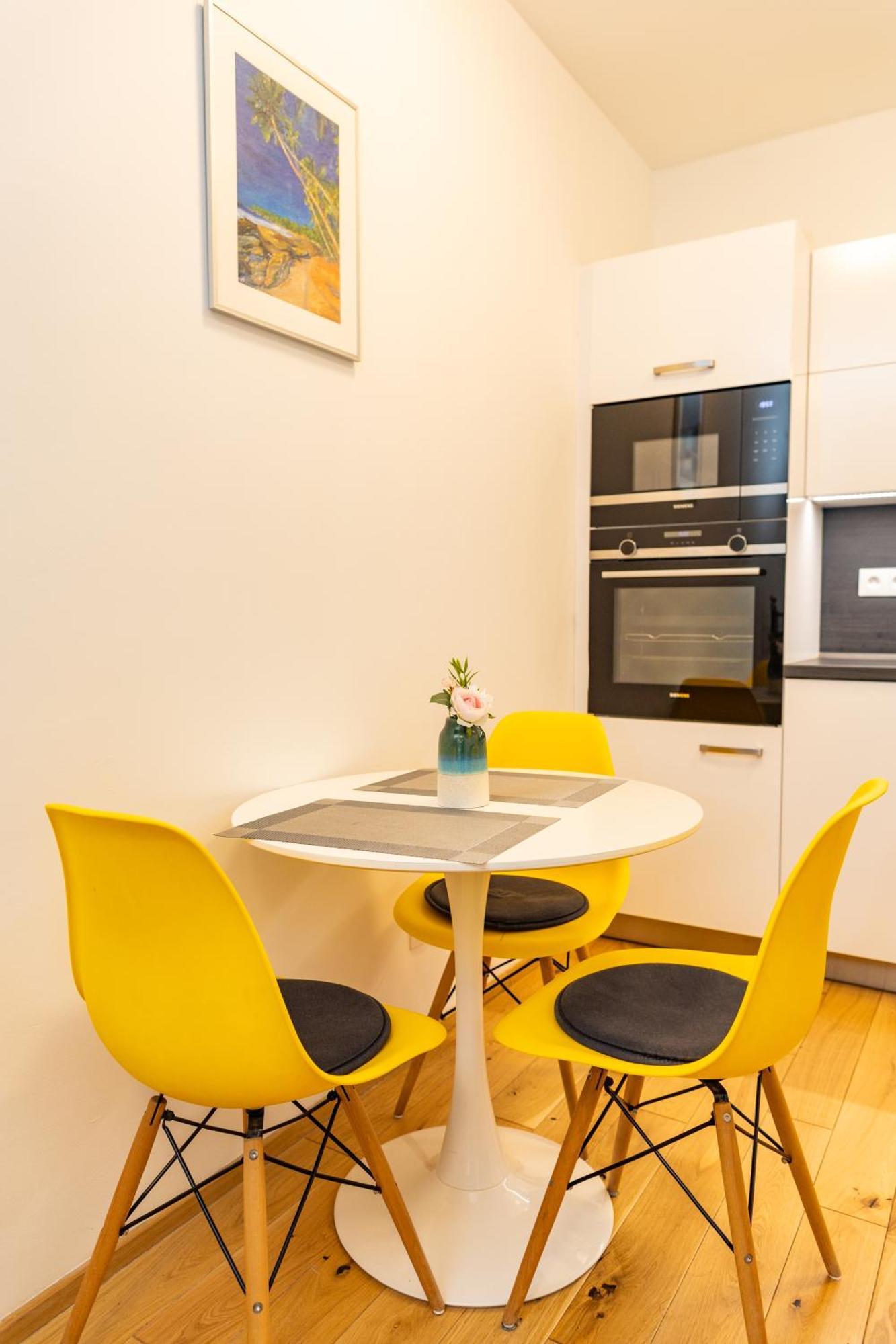 Lovely Studio Apartment, Free Parking 1,55 Hight Praha Bagian luar foto